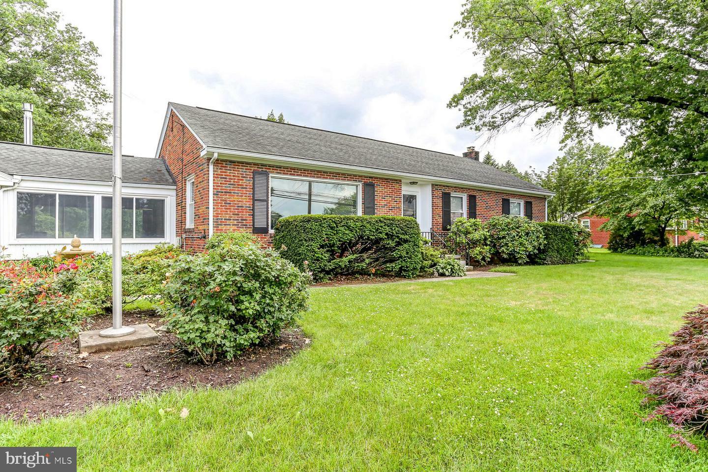 Property Photo: 518 E Winding Hill Road PA 17055