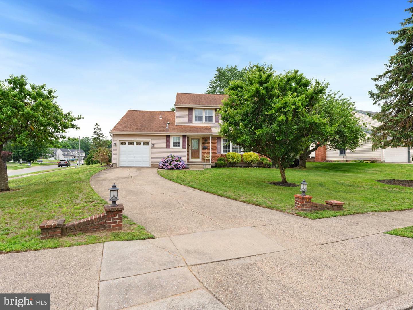 Property Photo:  2505 Yellowstone Road  NJ 08077 