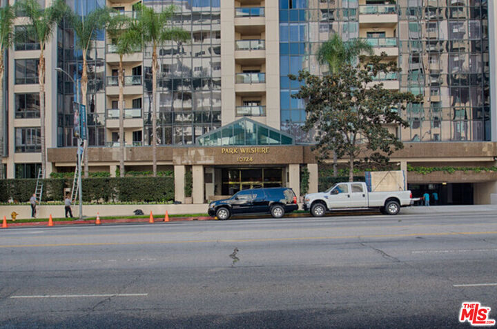 Property Photo: 10724 Wilshire Blvd CA 90024
