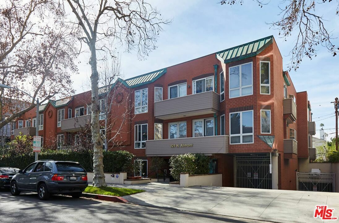 Property Photo: 121 N Almont Dr CA 90211
