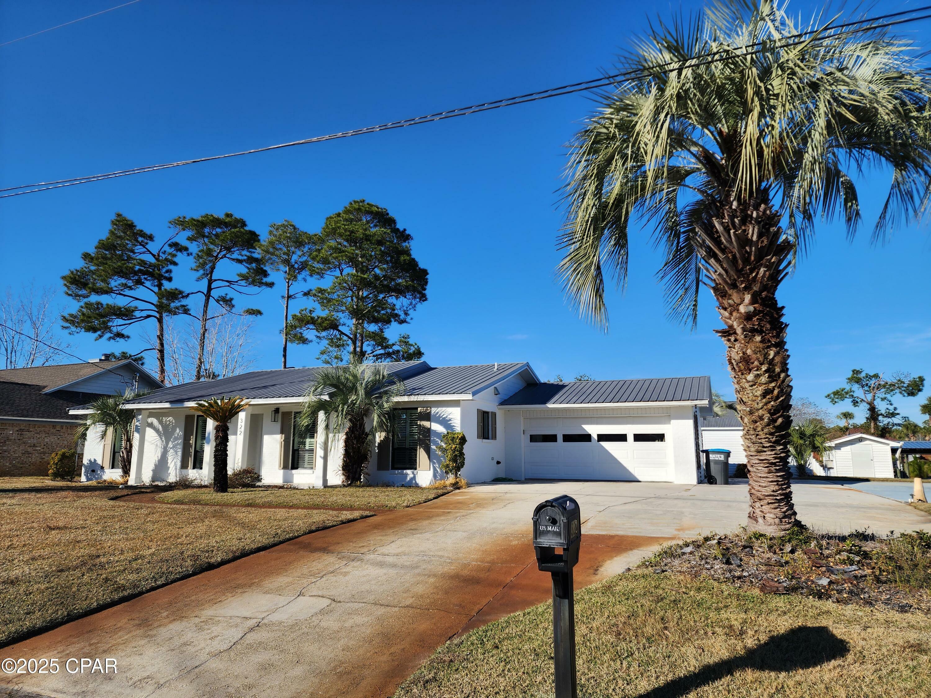 Property Photo: 322 Greenwood Circle FL 32407