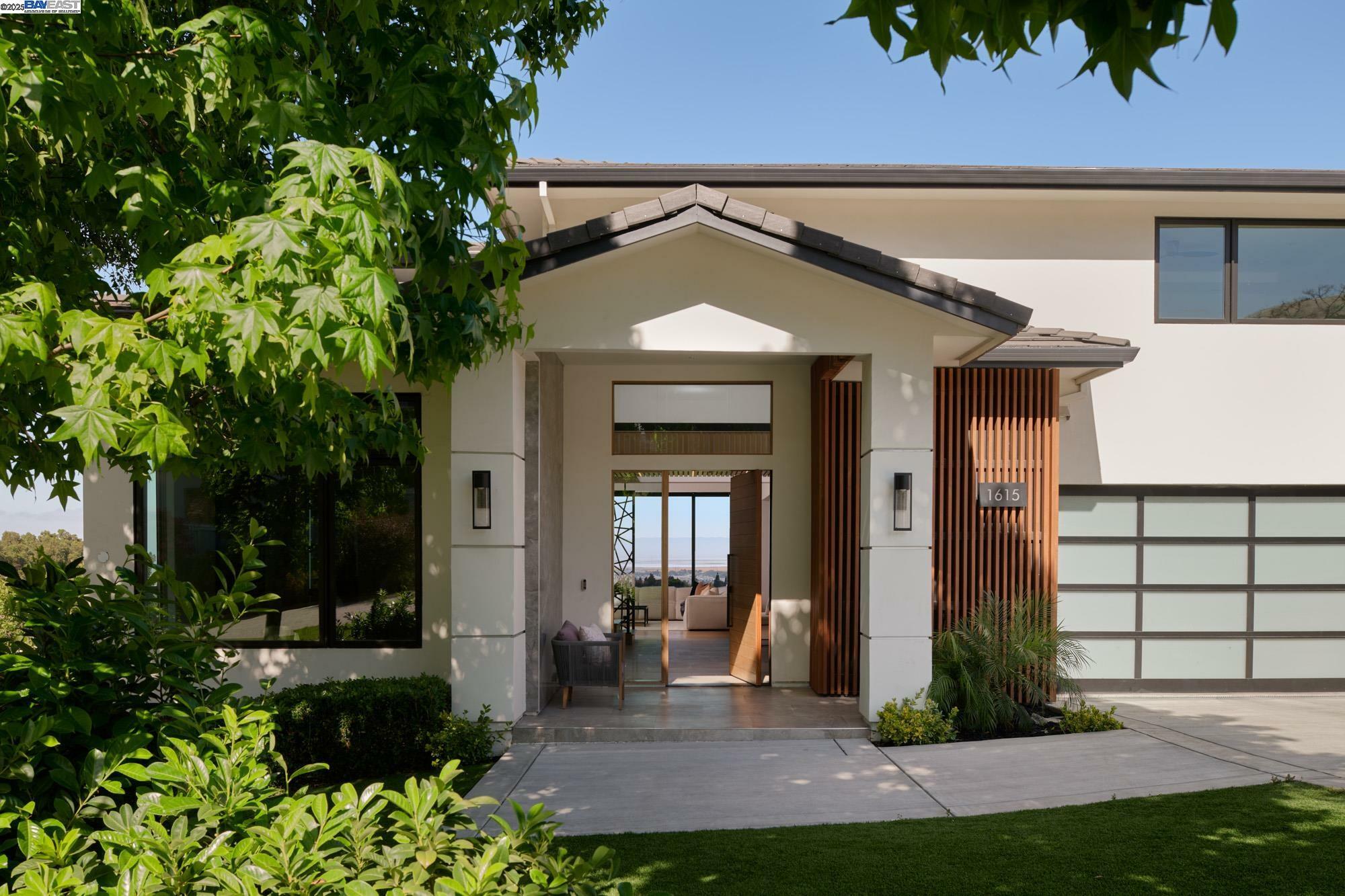 Property Photo: 1615 Vinehill Court CA 94539