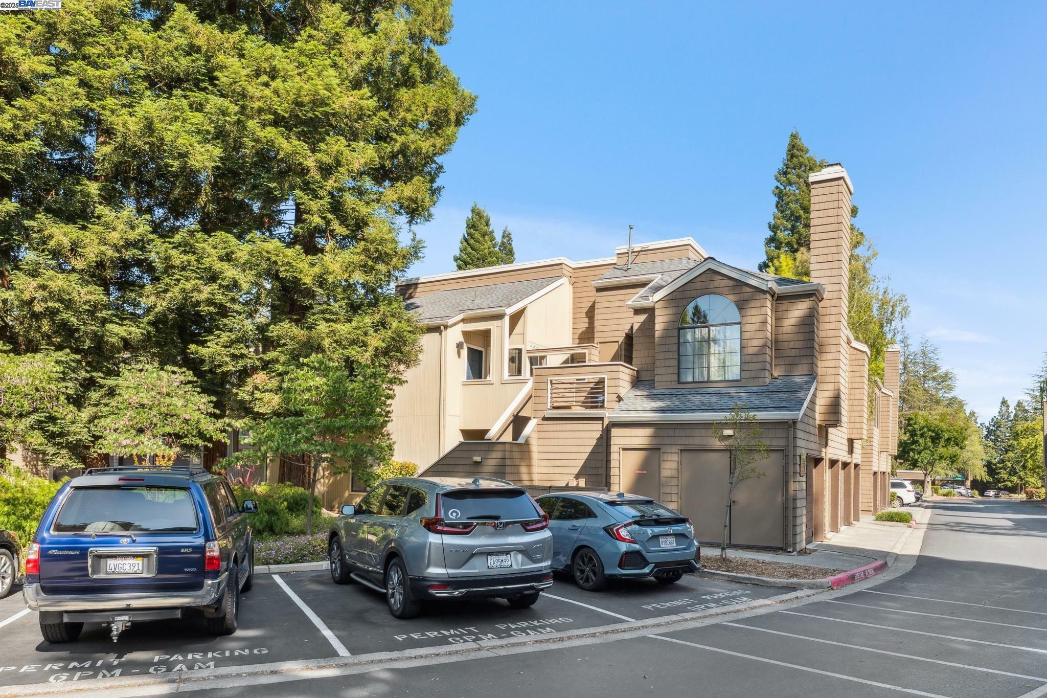 Property Photo: 319 S Overlook Dr CA 94582