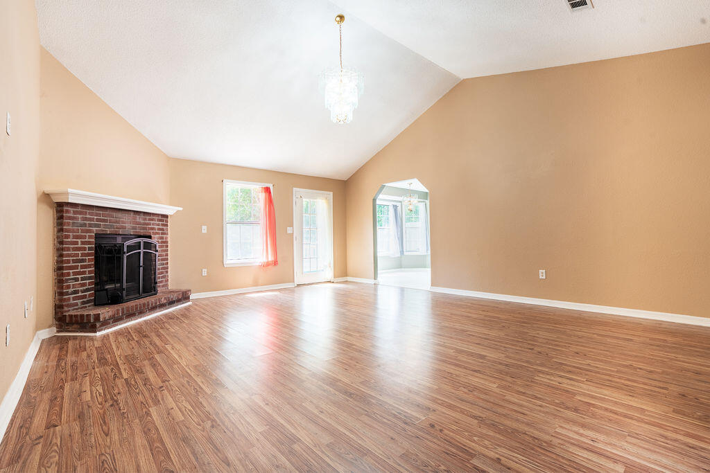 Property Photo: 214 Southgate Drive FL 32539