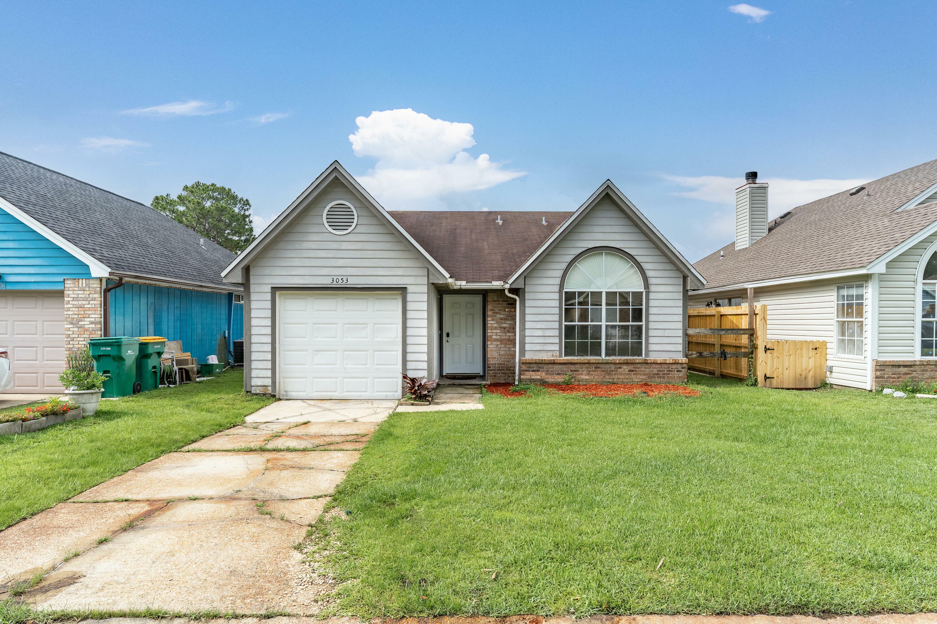 Property Photo: 3053 Yorktown Circle FL 32547