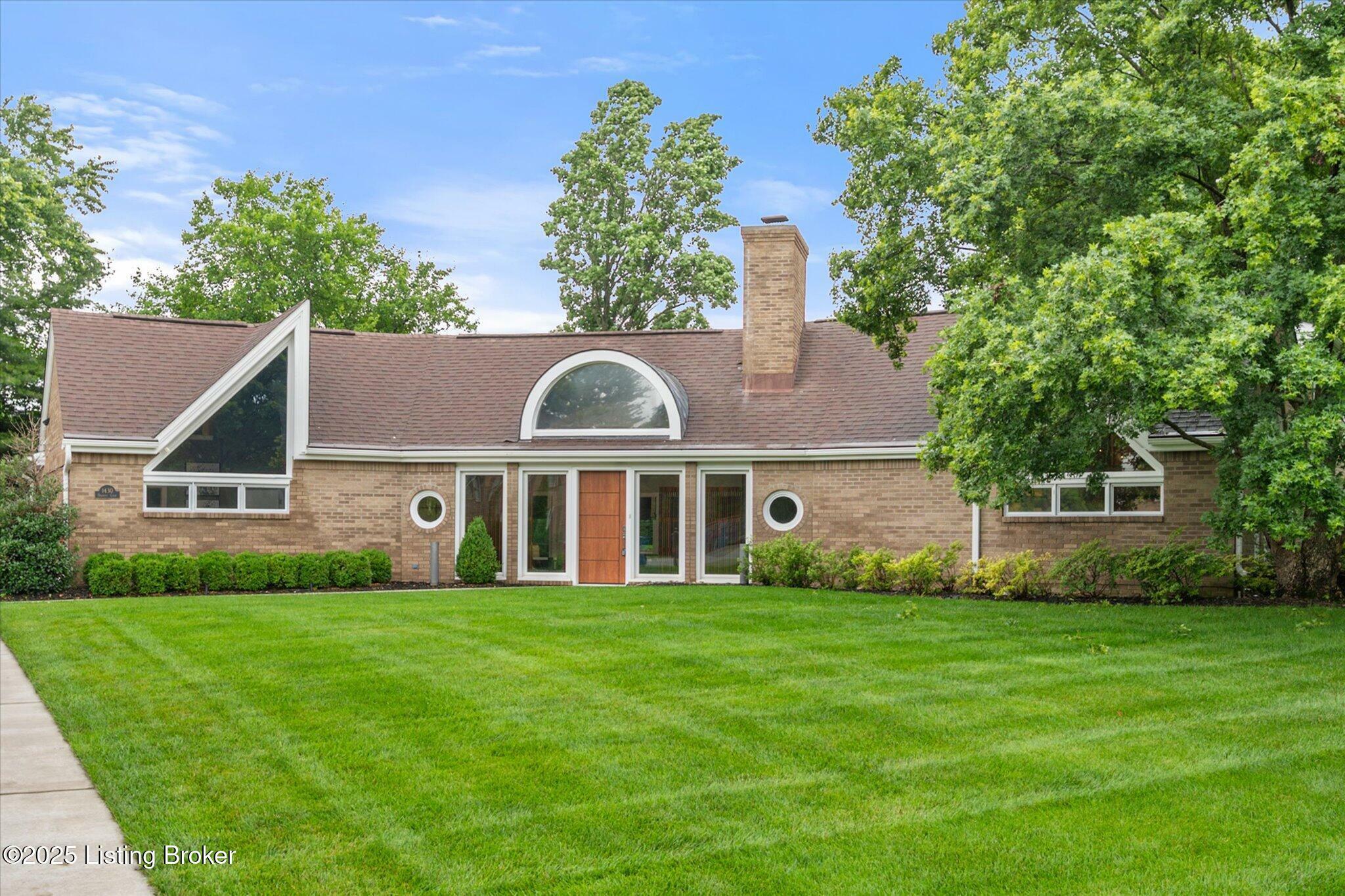 Property Photo: 1430 Oakmont Ct KY 40065