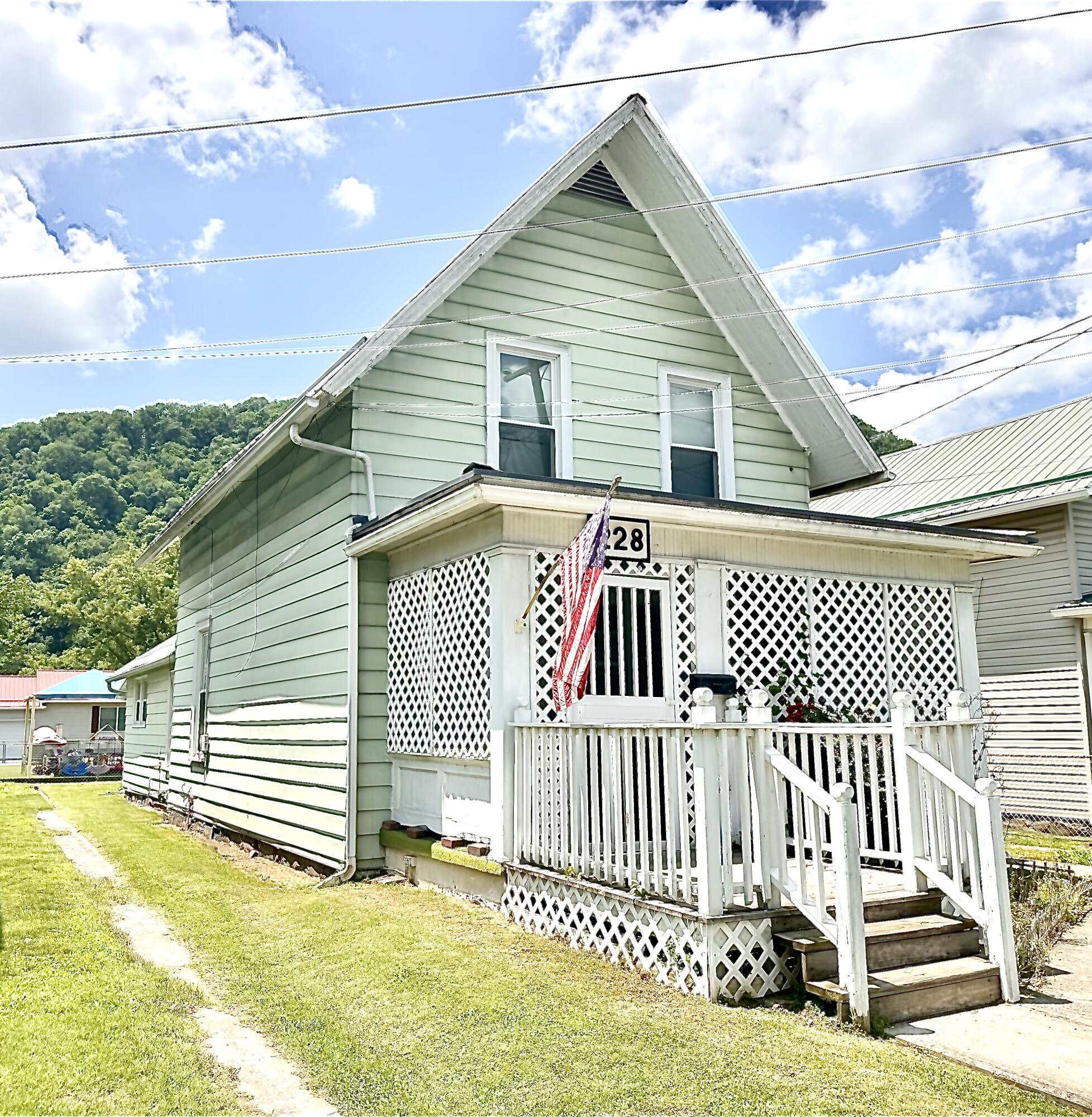 Property Photo: 228 Main St WV 25951