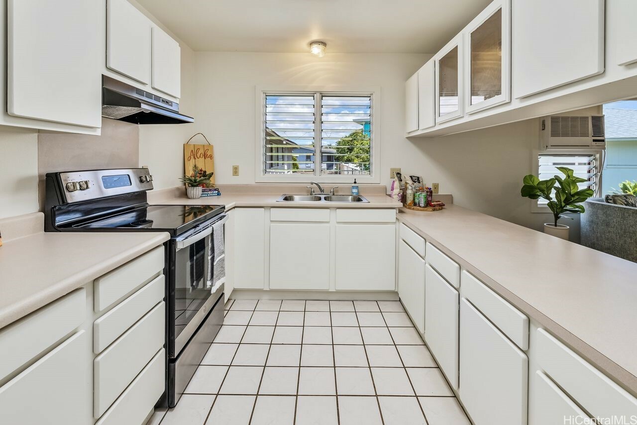 Property Photo: 98-219 Pahemo Street HI 96701