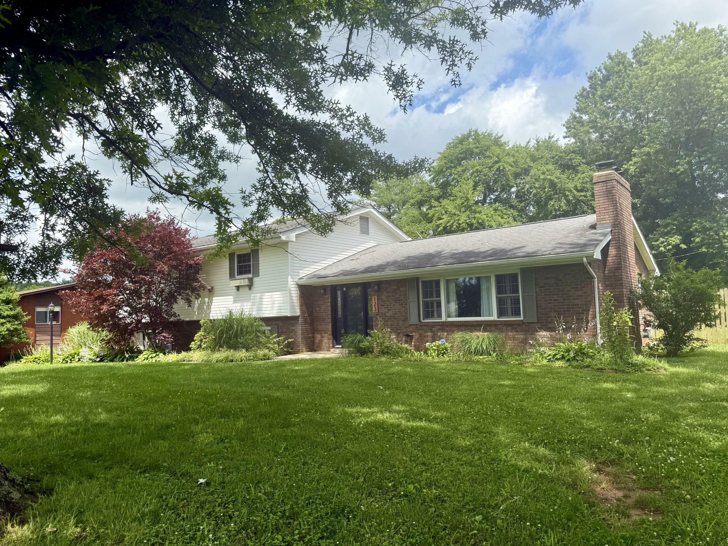 Property Photo: 123 Hillandale Drive KY 42501