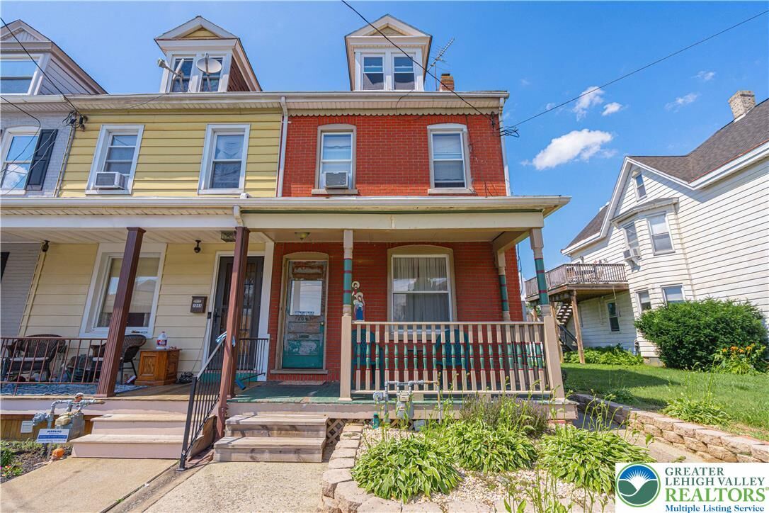 Property Photo:  1047 Jackson Street  PA 18042 