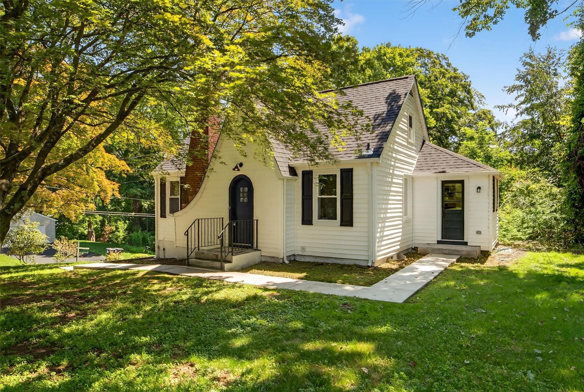 Property Photo:  44 Lake Way  NY 10578 