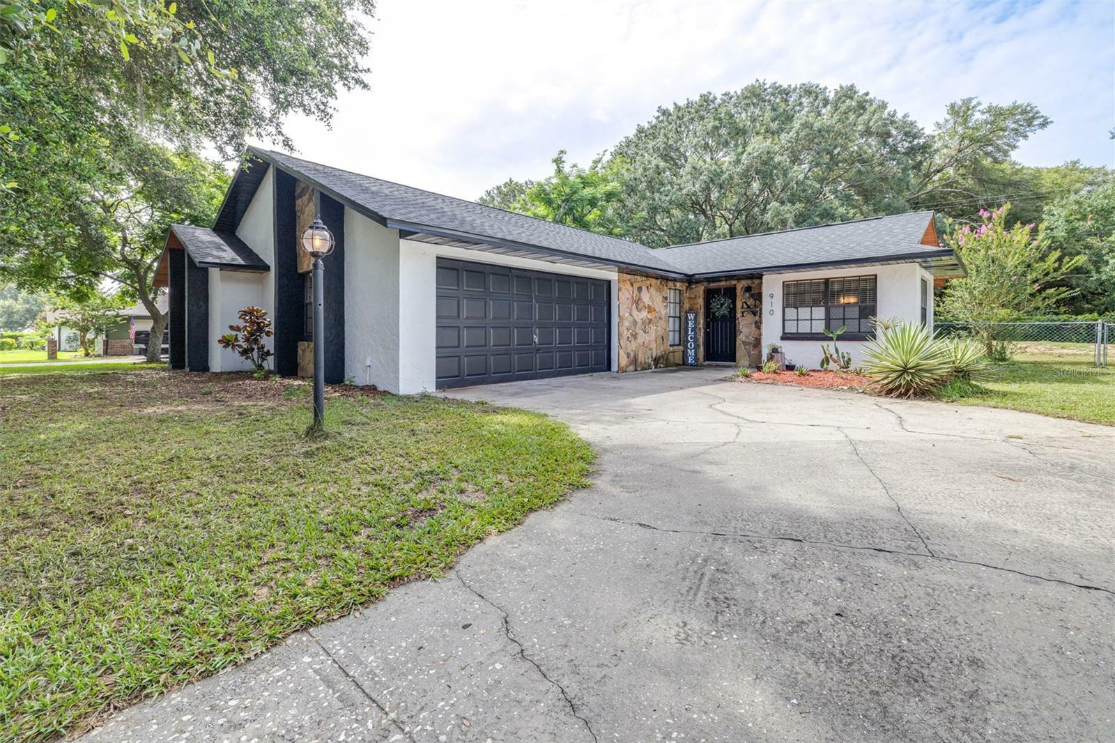 Property Photo:  910 Van Drive  FL 33823 