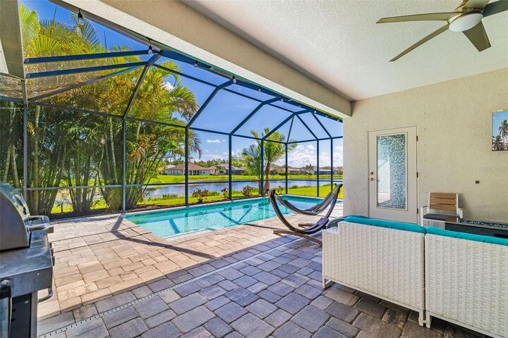 Property Photo: 650 Rosemary Circle FL 34212