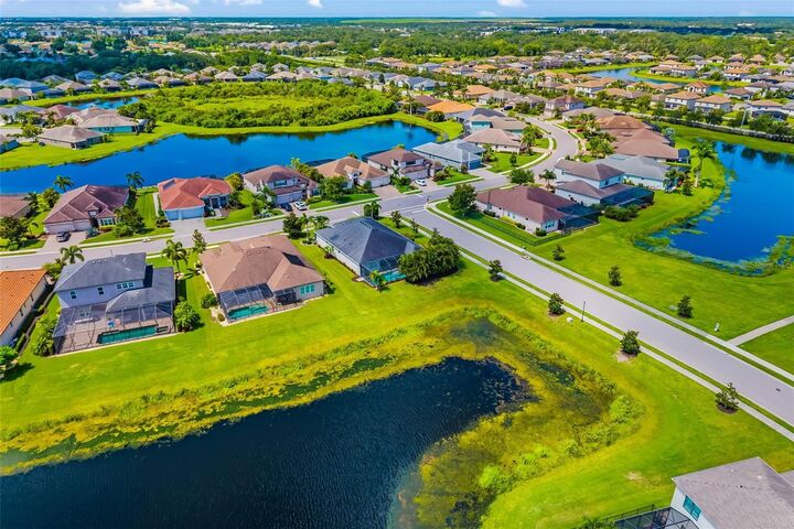 Property Photo: 650 Rosemary Circle FL 34212