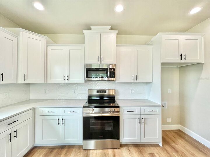 Property Photo: 1021 SW 67th Way FL 32607
