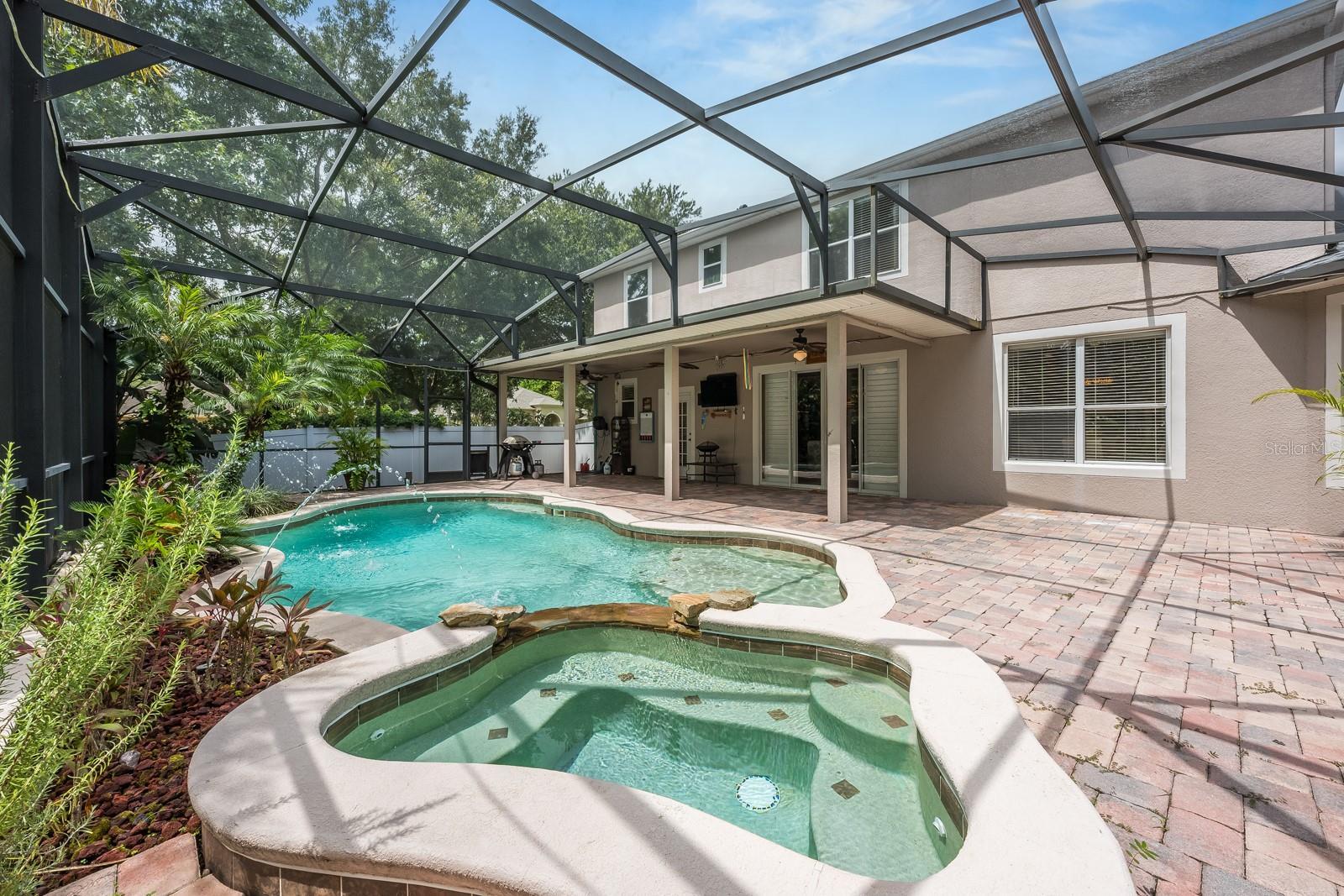 Property Photo: 127 Heatherbrooke Circle FL 32765