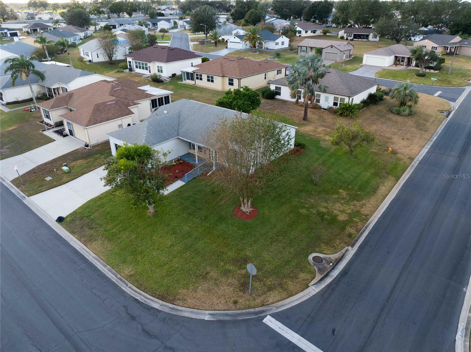 Property Photo:  1074 Canary Circle S  FL 33809 