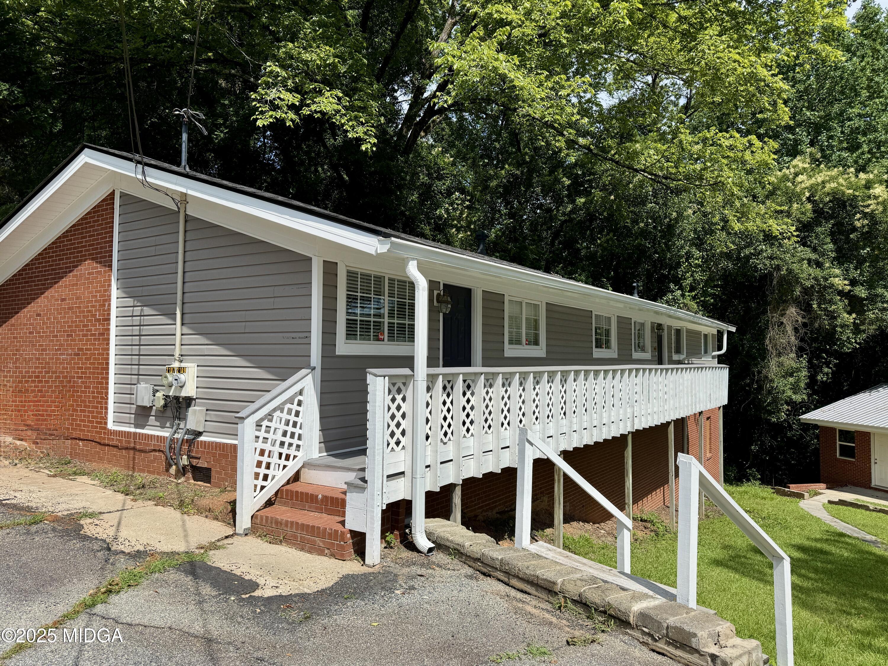 Property Photo: 2103 Ingleside Avenue GA 31204