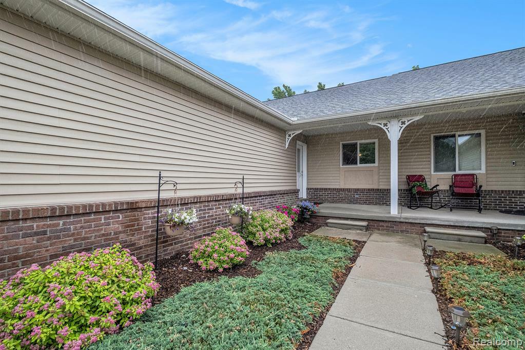 Property Photo:  698 Shoreline Drive  MI 48430 4156 