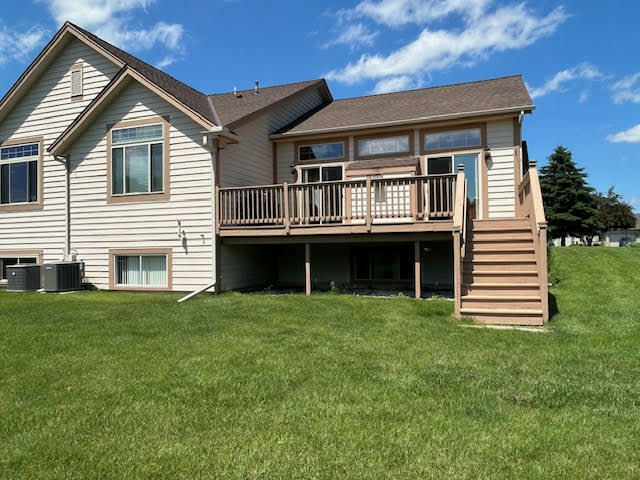 Property Photo:  W264n2031 Deer Haven Ct  WI 53072 