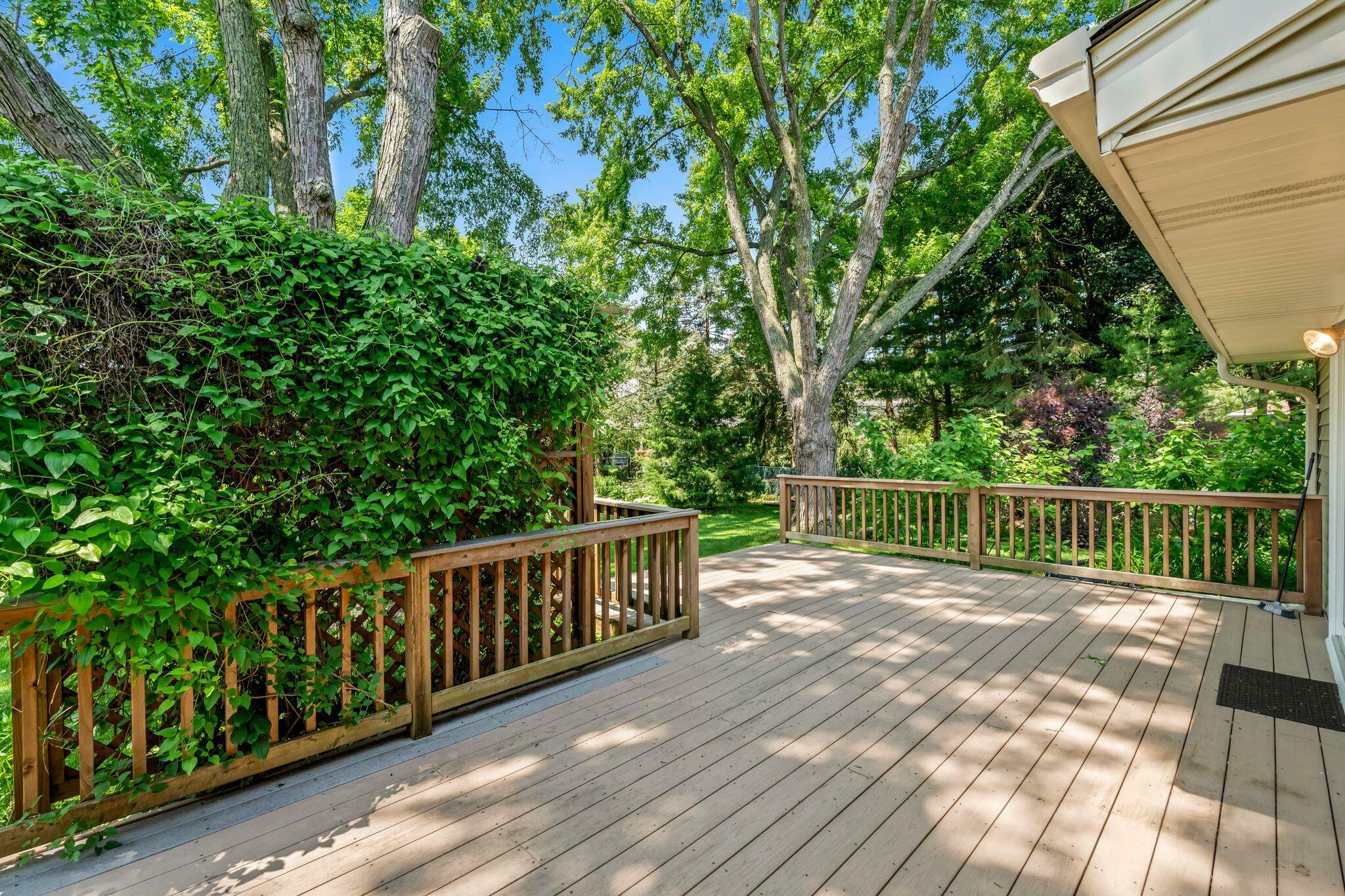 Property Photo:  1512 David Ln  WI 53189 