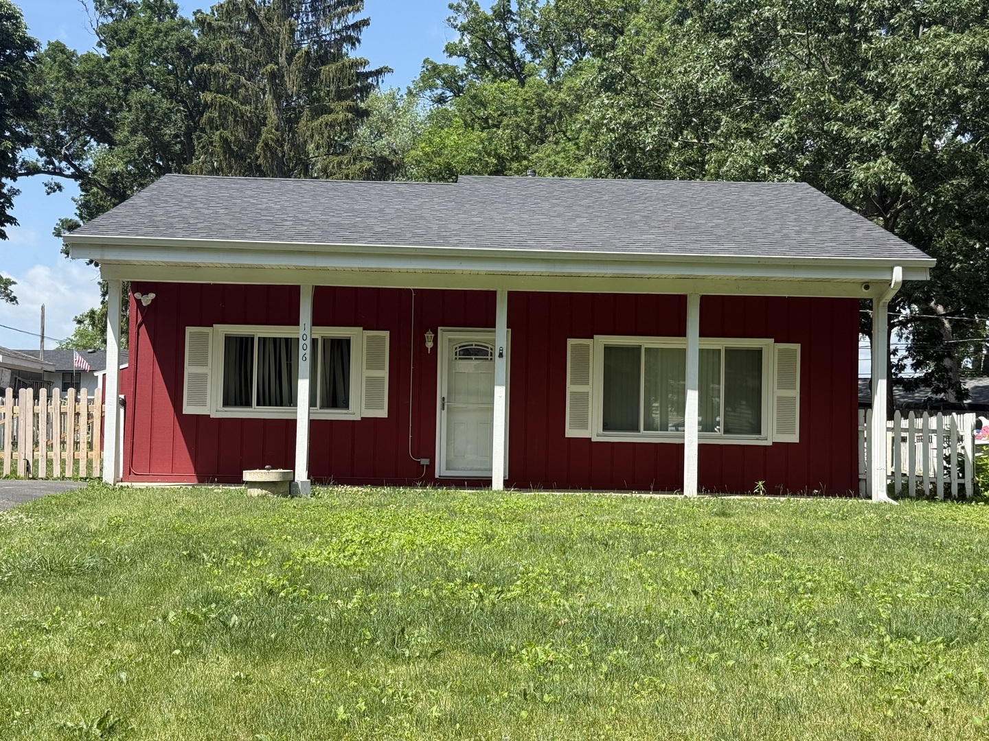 Property Photo: 1006 Totem Trail IL 60051