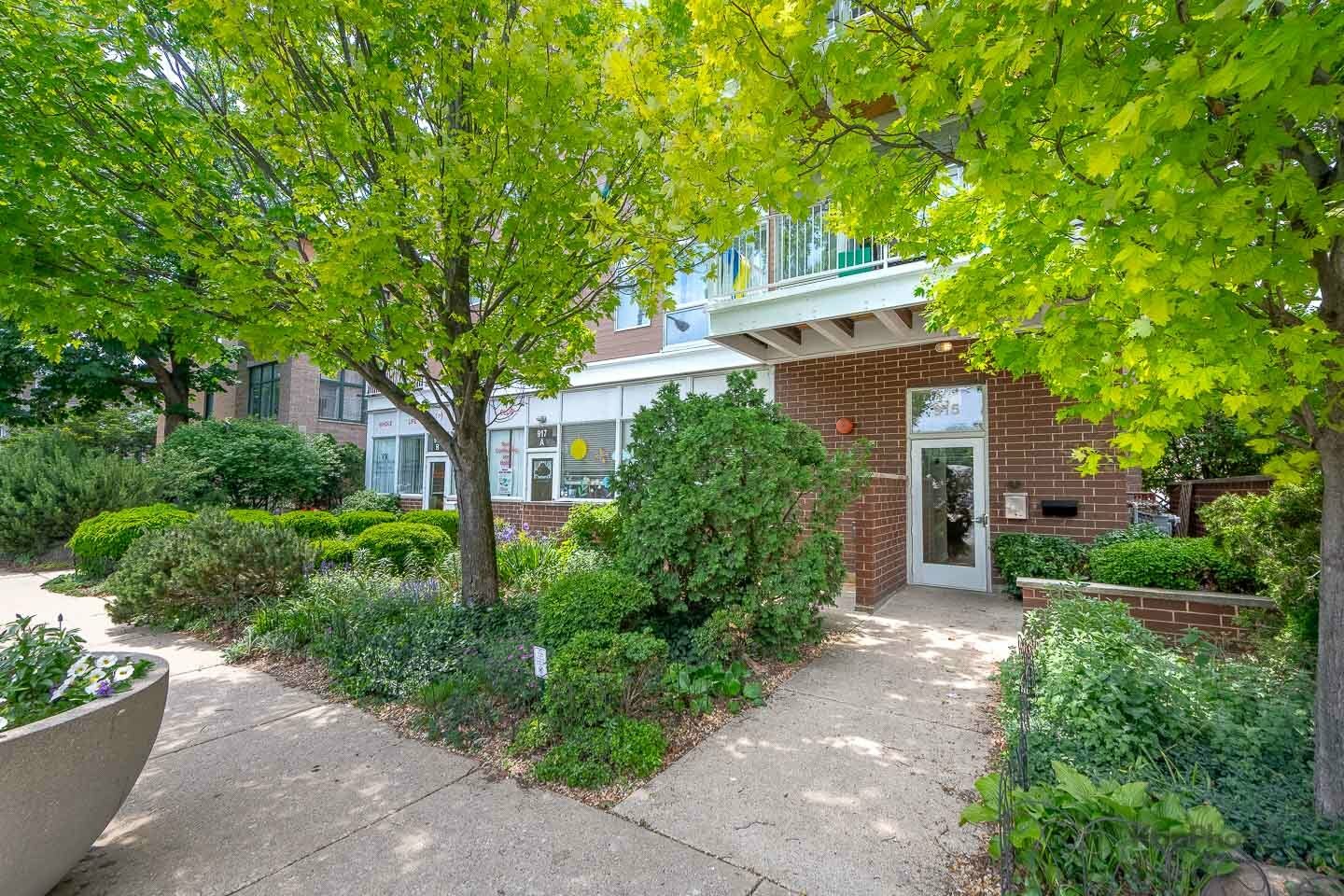 Property Photo: 915 S Oak Park Avenue 1B IL 60304