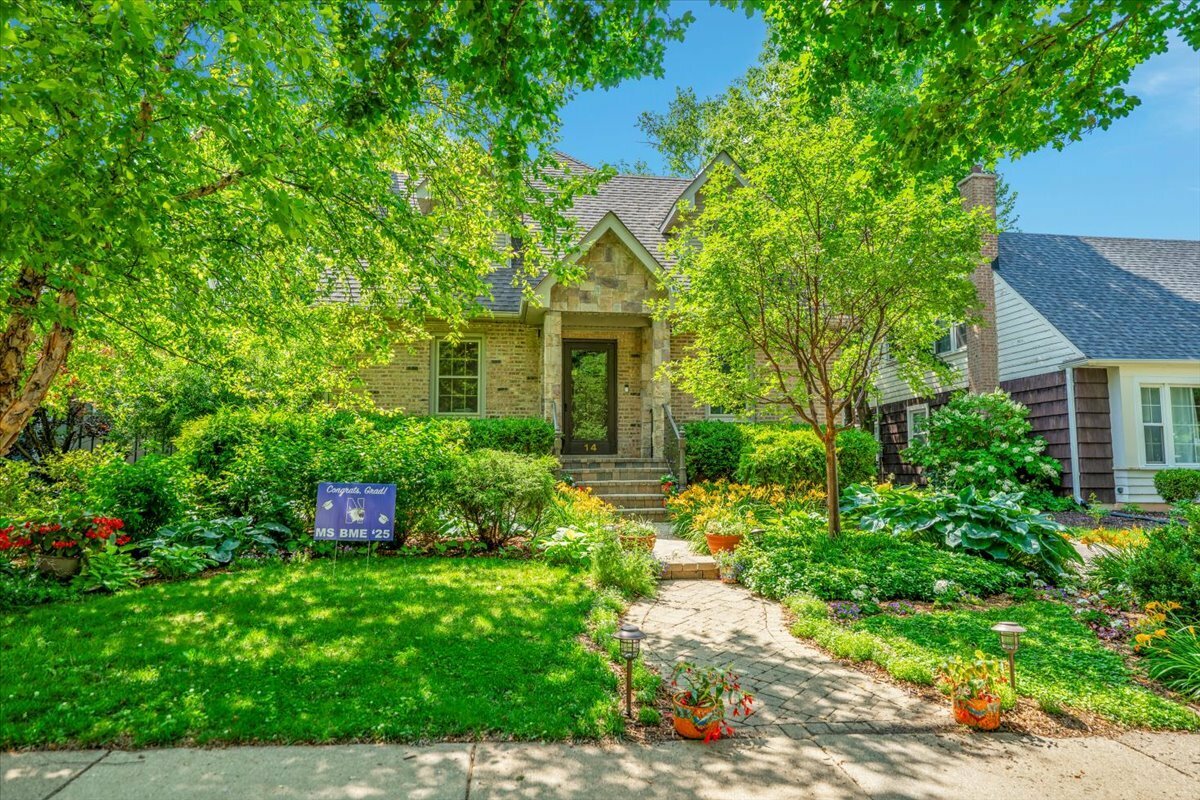 Property Photo: 14 S George Street IL 60056