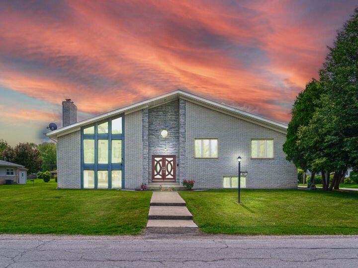 Property Photo:  921 Cassie Drive  IL 60435 
