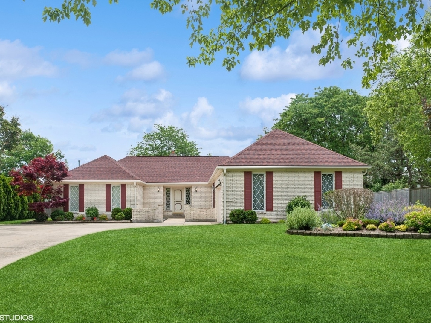 Property Photo: 25 Barn Swallow Lane IL 60045