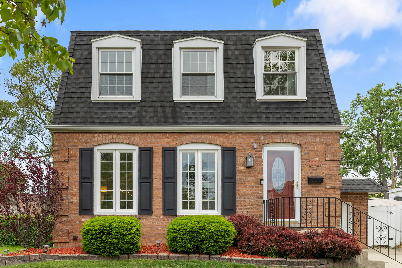 Property Photo: 2222 Buckingham Avenue IL 60154