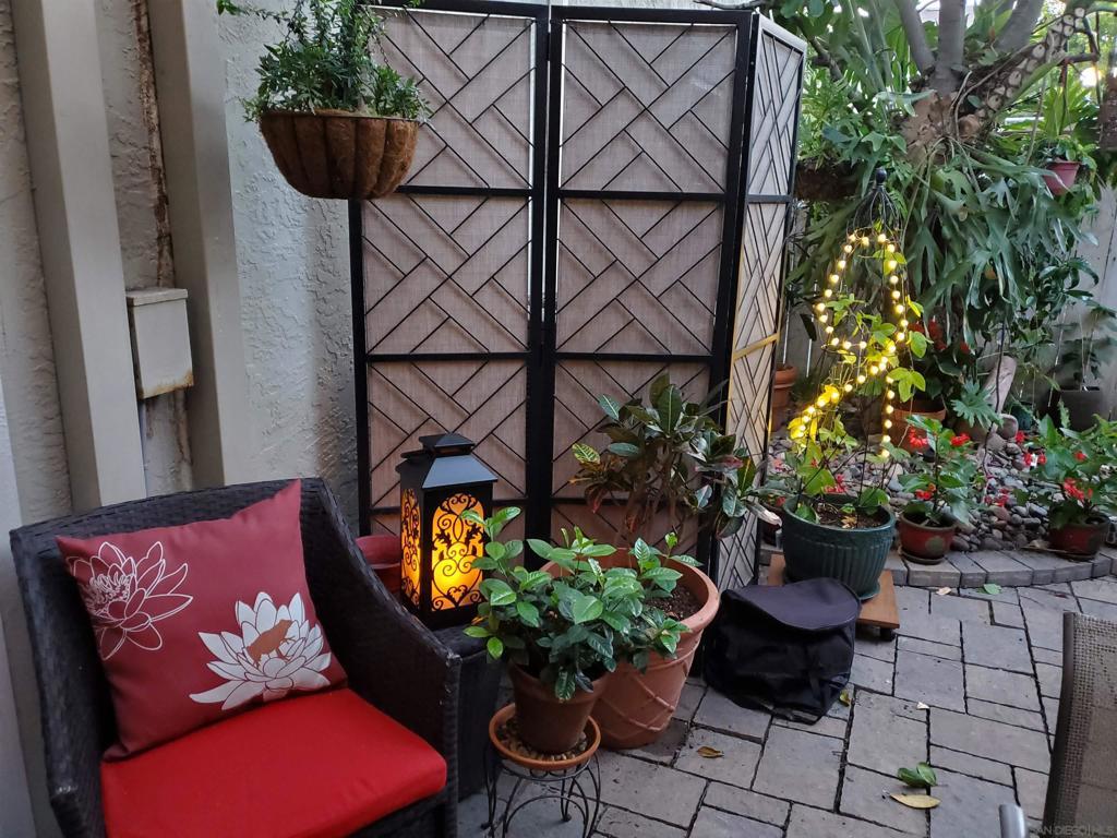 Property Photo:  