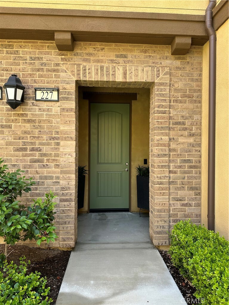 Property Photo: 227 Carlow CA 92618