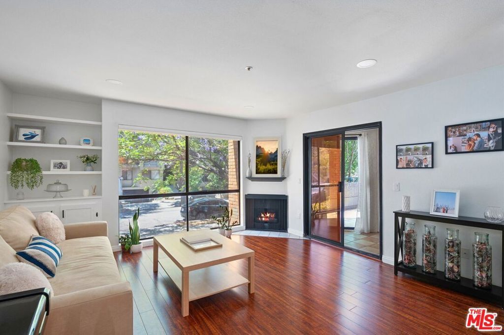 Property Photo:  413 Hawthorne Street 102  CA 91204 