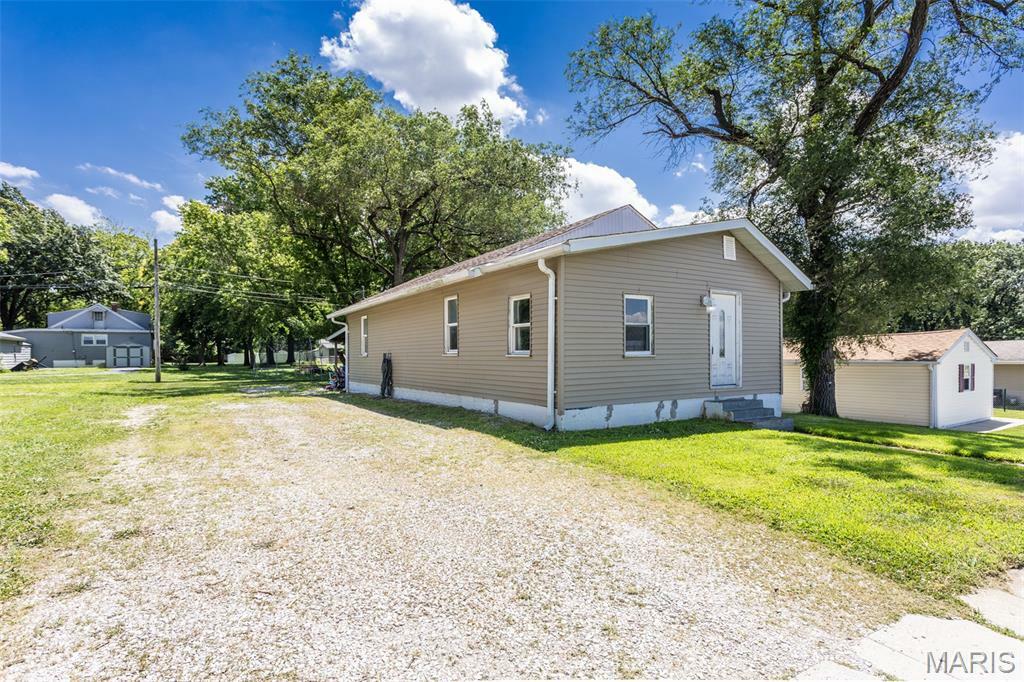 Property Photo:  206 Velma Avenue  IL 62087 