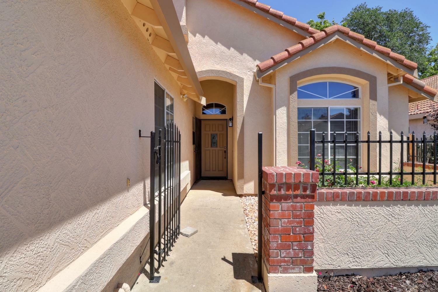 Property Photo: 8913 Bramblewood Way CA 95758