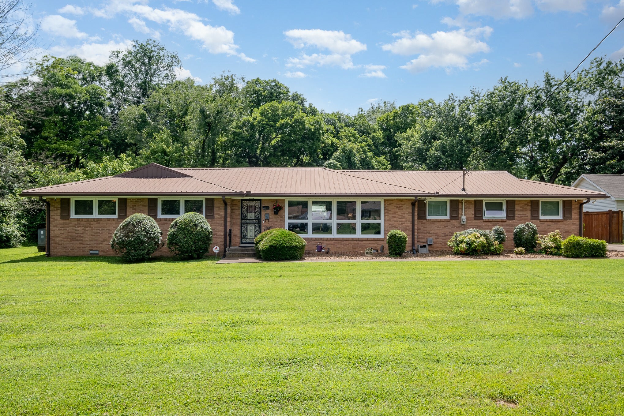 Property Photo: 100 Mapleview St TN 37167