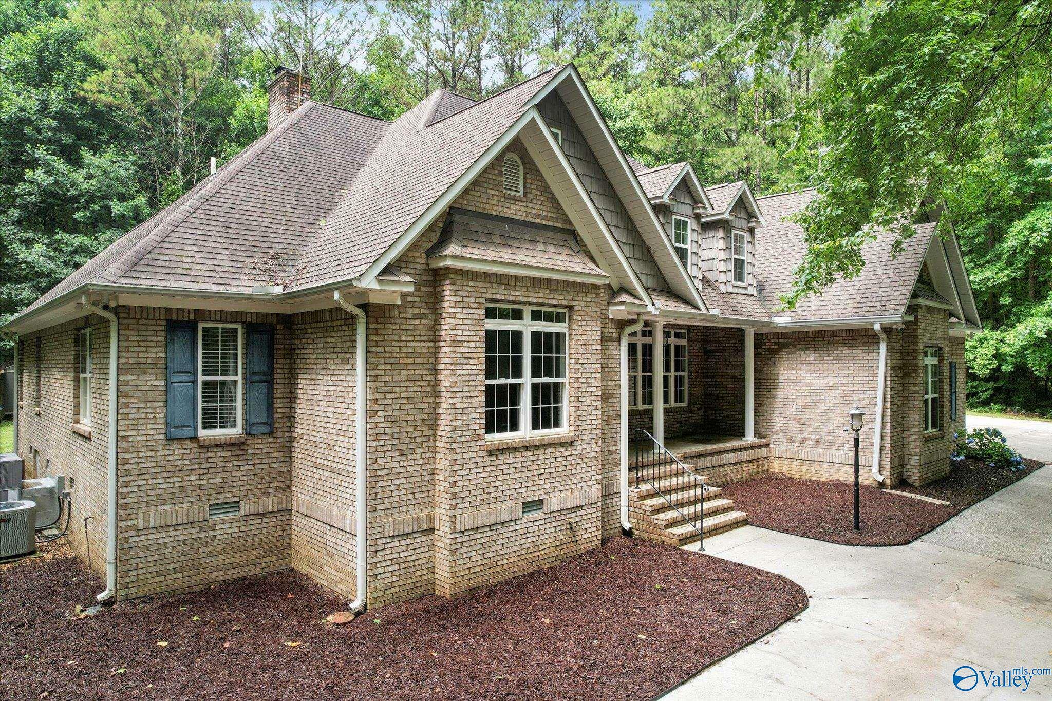 Property Photo: 17361 Meadows Road AL 35613