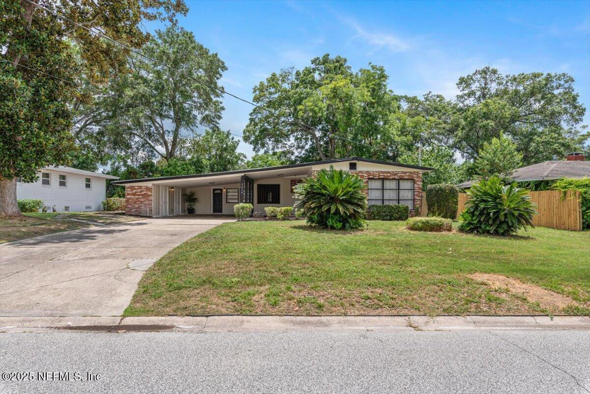 Property Photo: 5414 Playa Way FL 32211