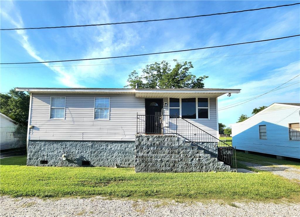 Property Photo: 106 Treuil Lane LA 70037