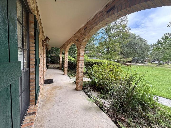 Property Photo:  101 E Queensbury Drive  LA 70461 