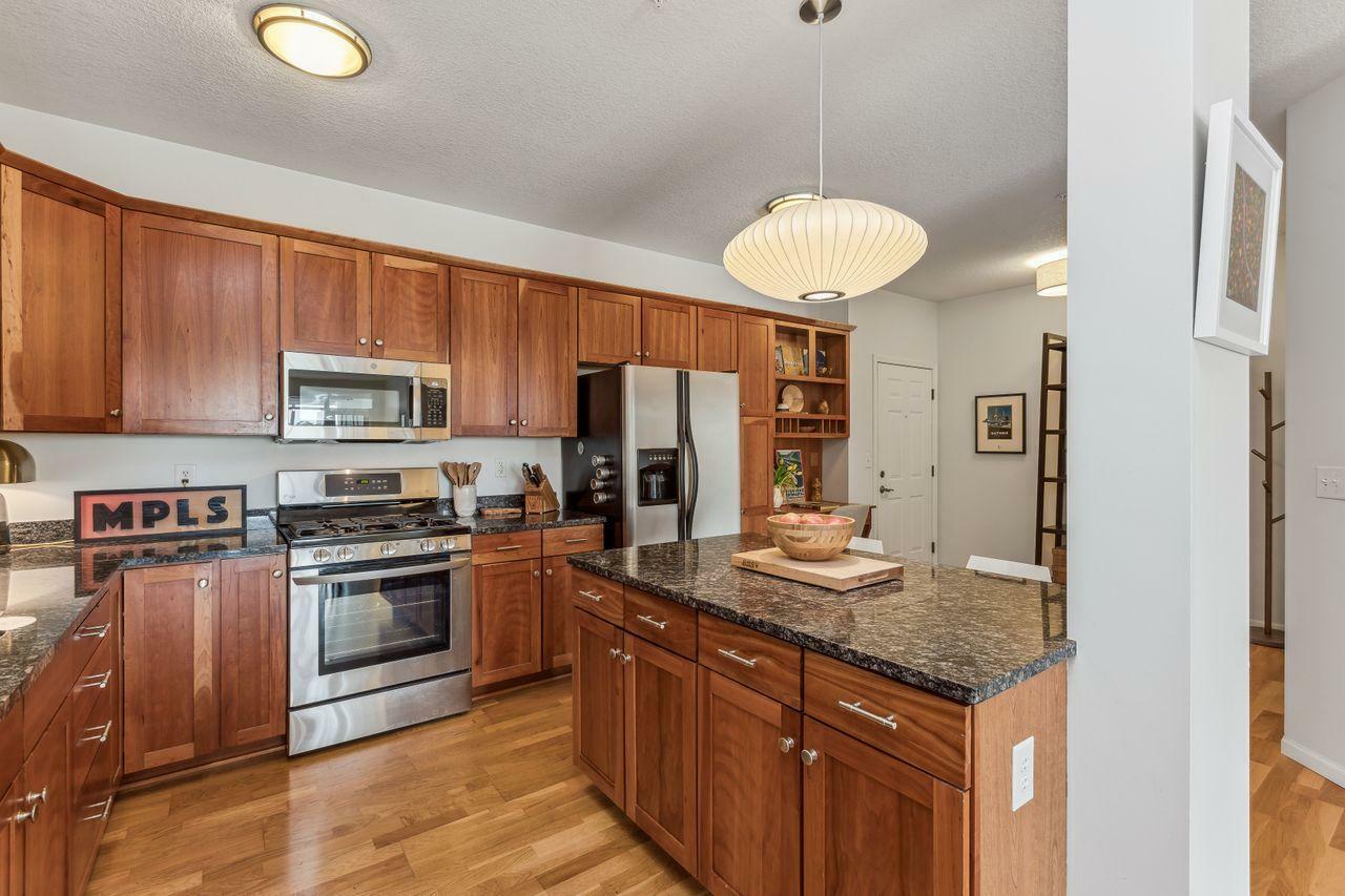 Property Photo: 301 Oak Grove Street 305 MN 55403