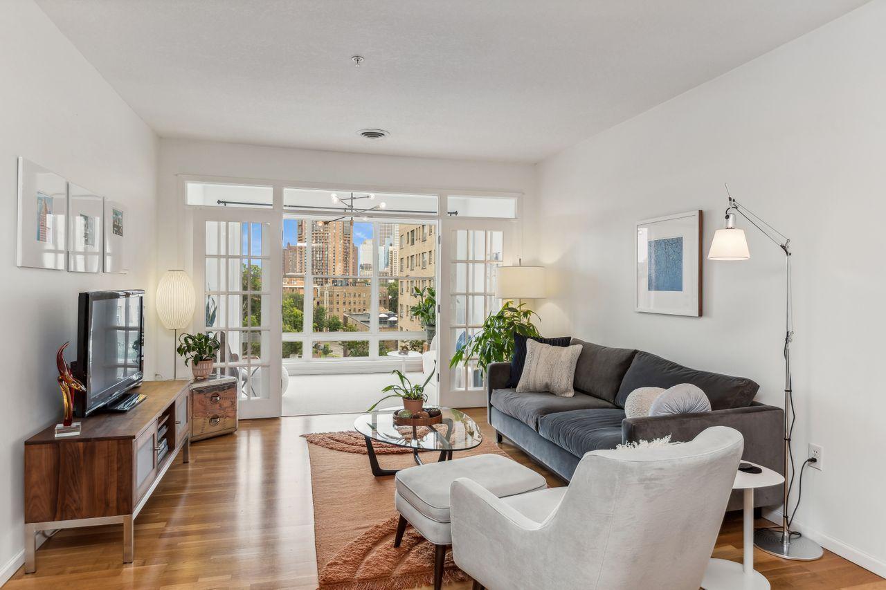 Property Photo: 301 Oak Grove Street 305 MN 55403