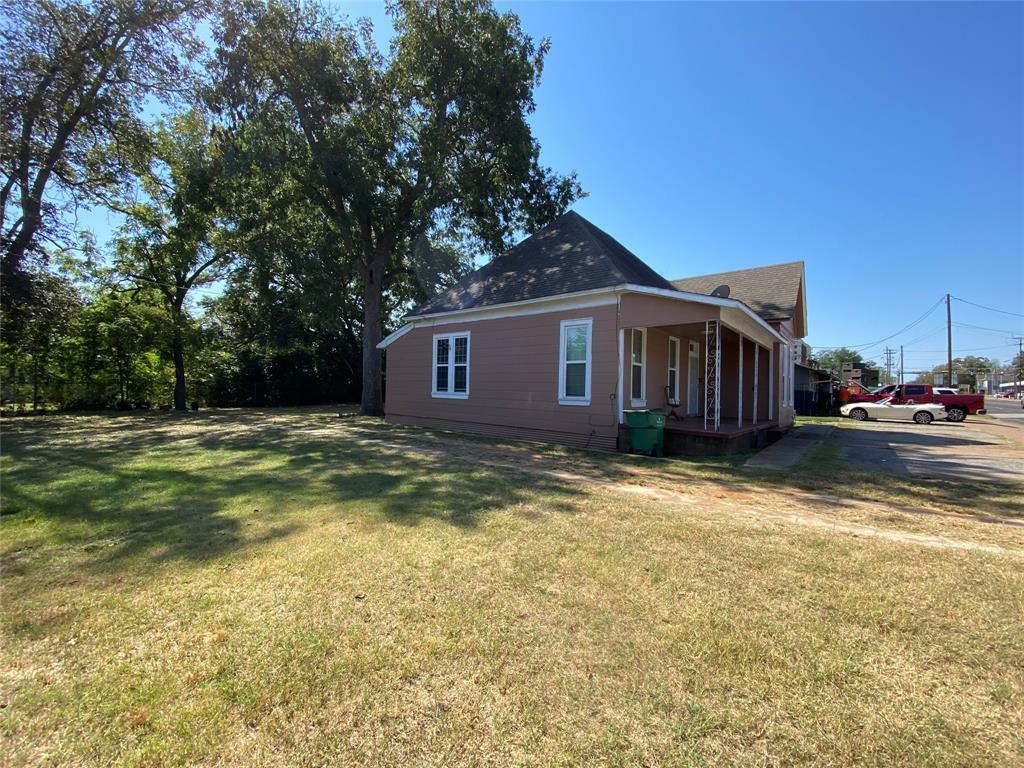 Property Photo: 416 W Palestine Avenue TX 75801