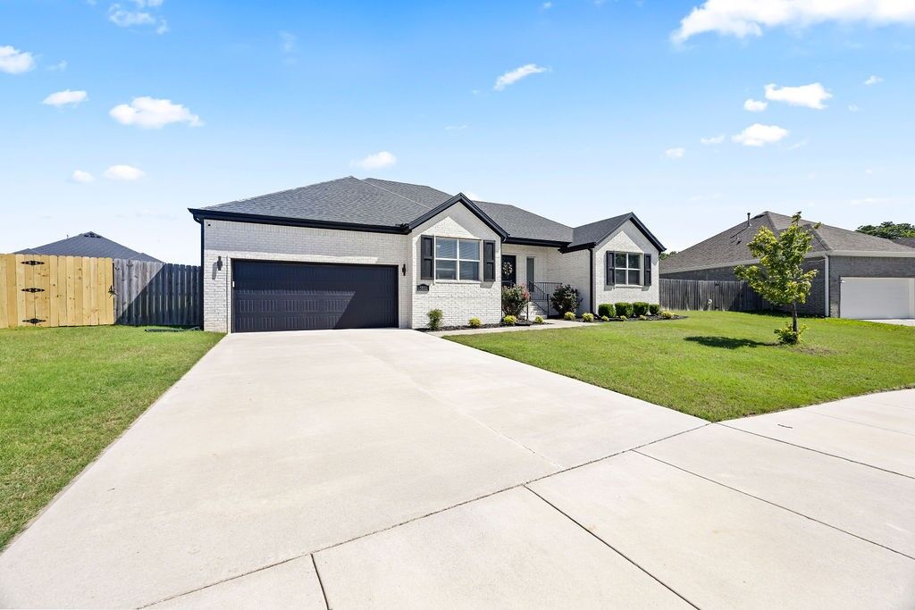 Property Photo:  5832 Fountain Street  AR 72704 