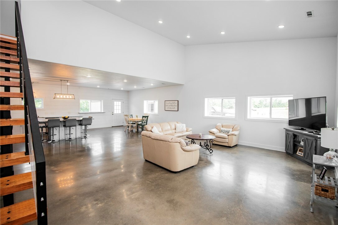 Property Photo: 1284 Madison 2149 AR 72740