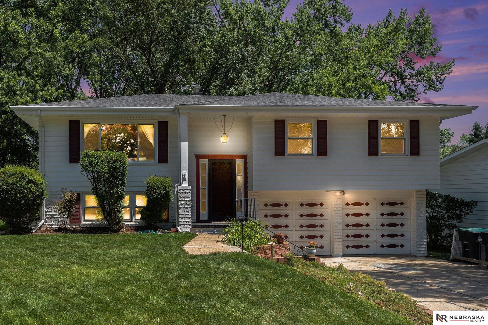 Property Photo: 3817 N 101st Street NE 69134