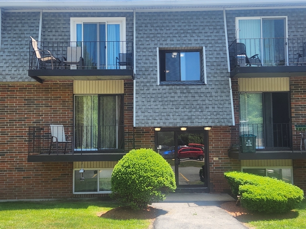 Property Photo: 176 Maple Avenue 2-1 MA 01543
