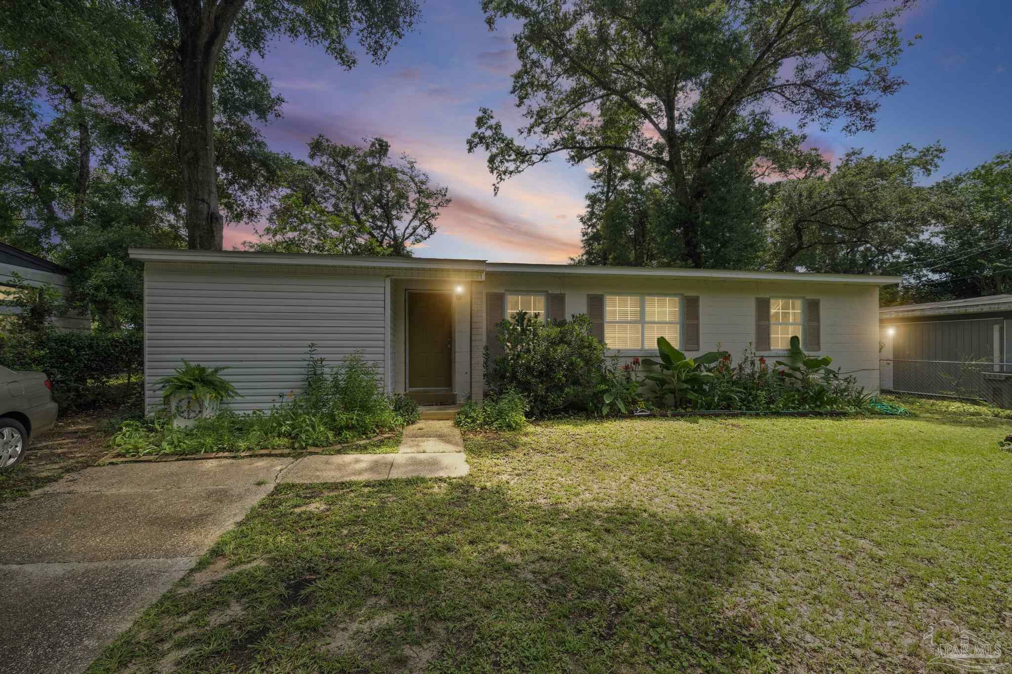 Property Photo: 412 N 57th Ave FL 32506