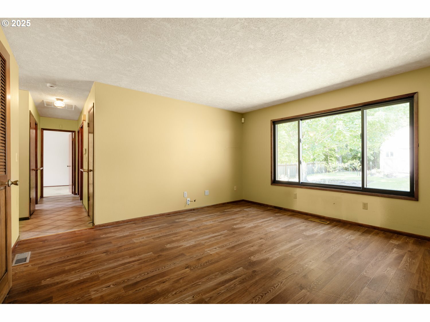 Property Photo:  7555 SW Spruce St  OR 97223 